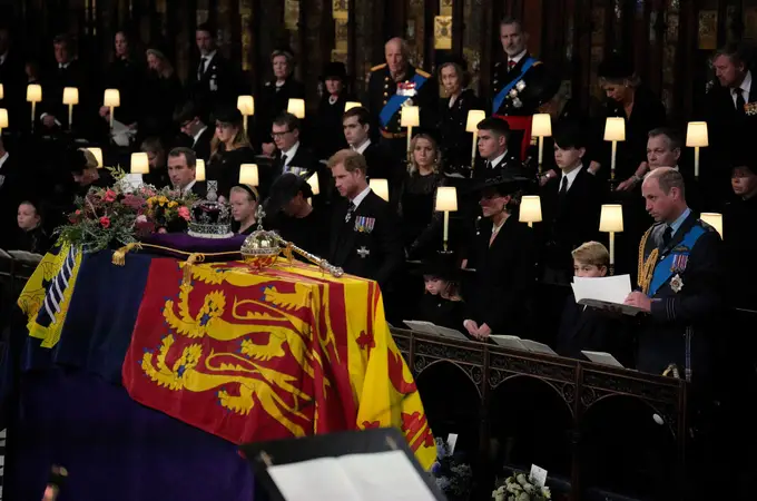 Directo: Los restos de Isabel II ya descansan en la bóveda real de la capilla de San Jorge, en Windsor