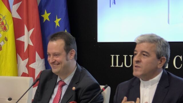 El abogado asturiano, Miguel Ángel Rodríguez Vacelar y el decano de la Rota, Carlos Morán durante la presentación del libro, en el Colegio de Abogados de Madrid