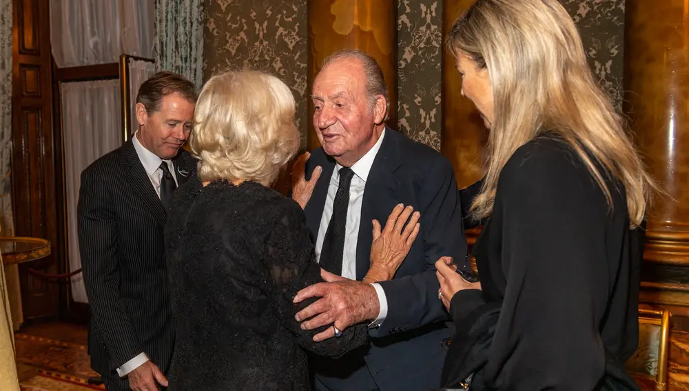 El Rey Juan Carlos I, muy cómplice con Camilla
