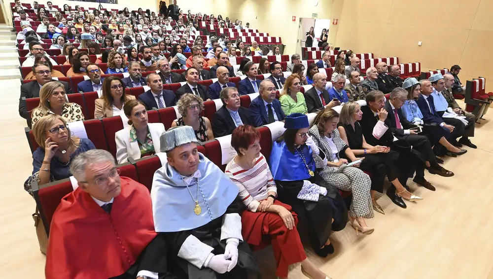 La Universidad Isabel I celebra su solemne Acto de Apertura del Curso 2022-2023, presidido por el rector Alberto Gómez Barahona, y al que asiste la directora de Universidades e Investigación, Blanca Ares.