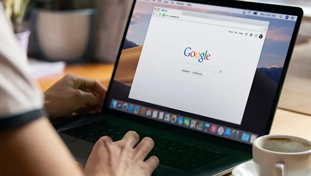 El buscador de Google en la pantalla de un MacBook.