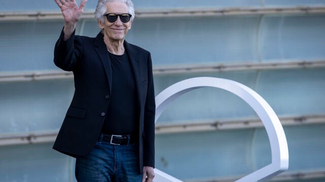 El director canadiense David Cronenberg posa este miércoles en la 70 edición del Festival de Cine de San Sebastián, donde esta noche recibirá el premio Donostia del certamen. EFE/Javier Etxezarreta.