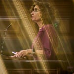 La ministra de Hacienda, María Jesús Montero, durante su intervención en el pleno celebrado este jueves en el Congreso