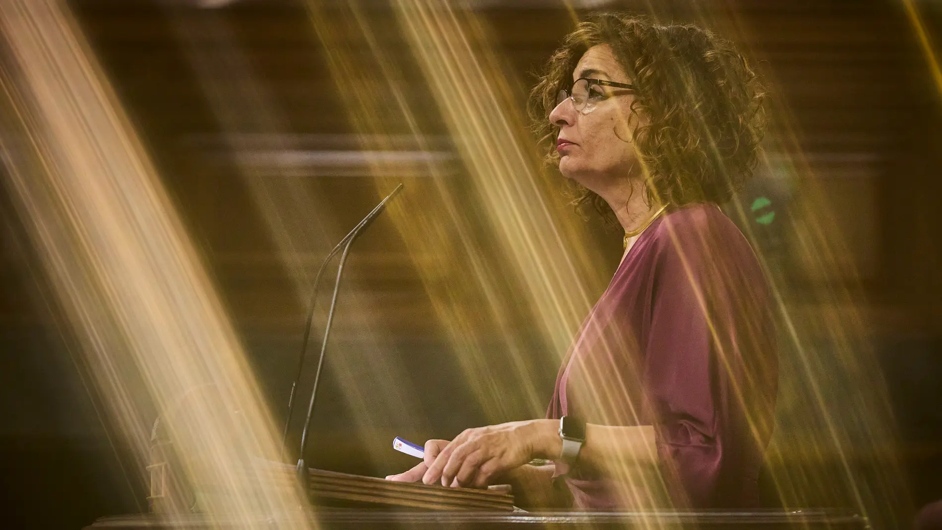 La ministra de Hacienda, María Jesús Montero, durante su intervención en el pleno celebrado este jueves en el Congreso
