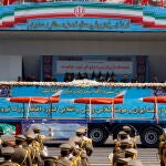 Teherán (Irán (República Islámica De)), 22/09/2022.- Drones iraníes en exhibición durante el desfile militar anual con motivo de la invasión iraquí en 1980, que derivó en una guerra de ocho años (1980-1988), en Teherán, Irán, 22 de septiembre de 2022. (Teherán) EFE/EPA/ABEDIN TAHERKENAREH