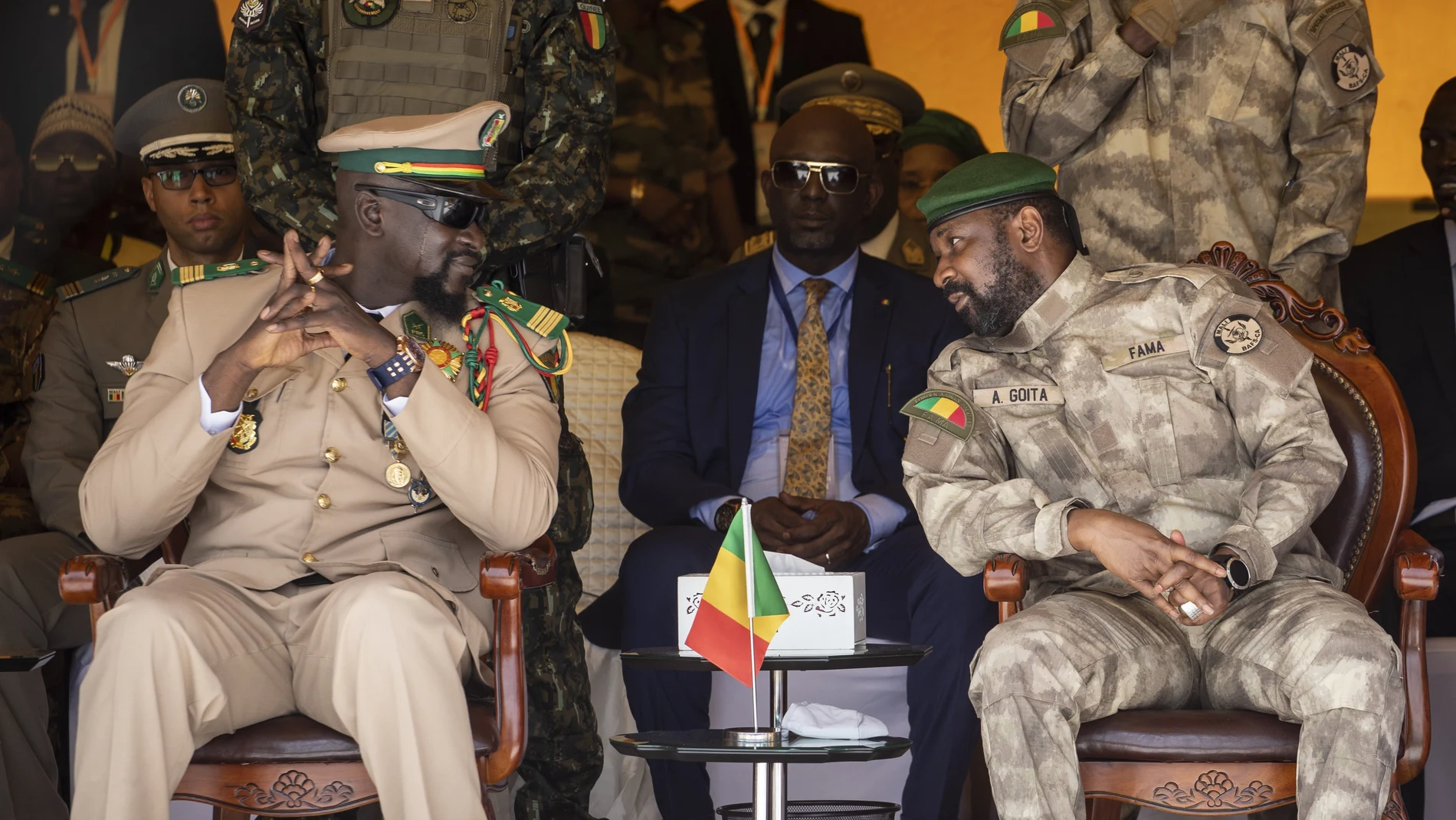 Assimi Goita habla en Bamako con el Coronel Mamady Doumbouya (presidente interino de Guinea Conakry).