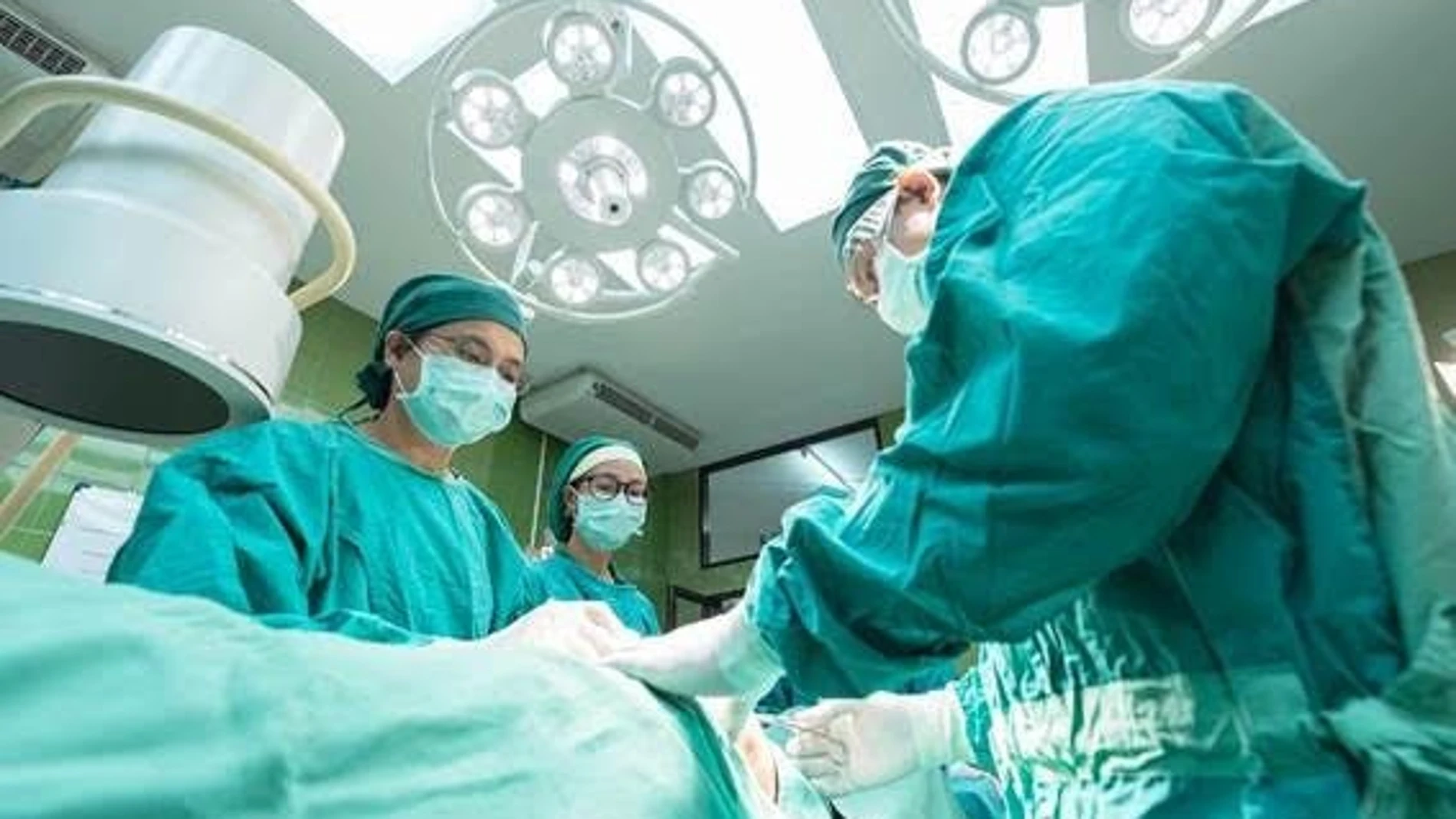 Sanitat derivará intervenciones quirúrgicas a la privada para reducir las listas de espera
