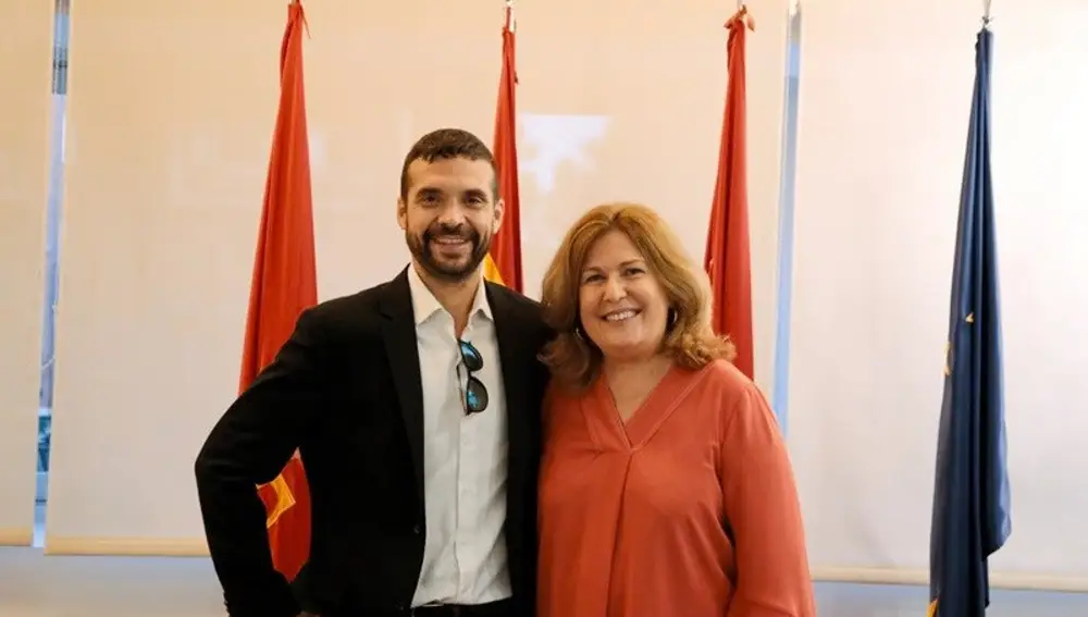 La alcaldesa de Alcorcón, Natalia de Andrés (PSOE), y el segundo teniente de alcaldesa, Jesús Santos (Unidas Podemos Ganar Alcorcón)