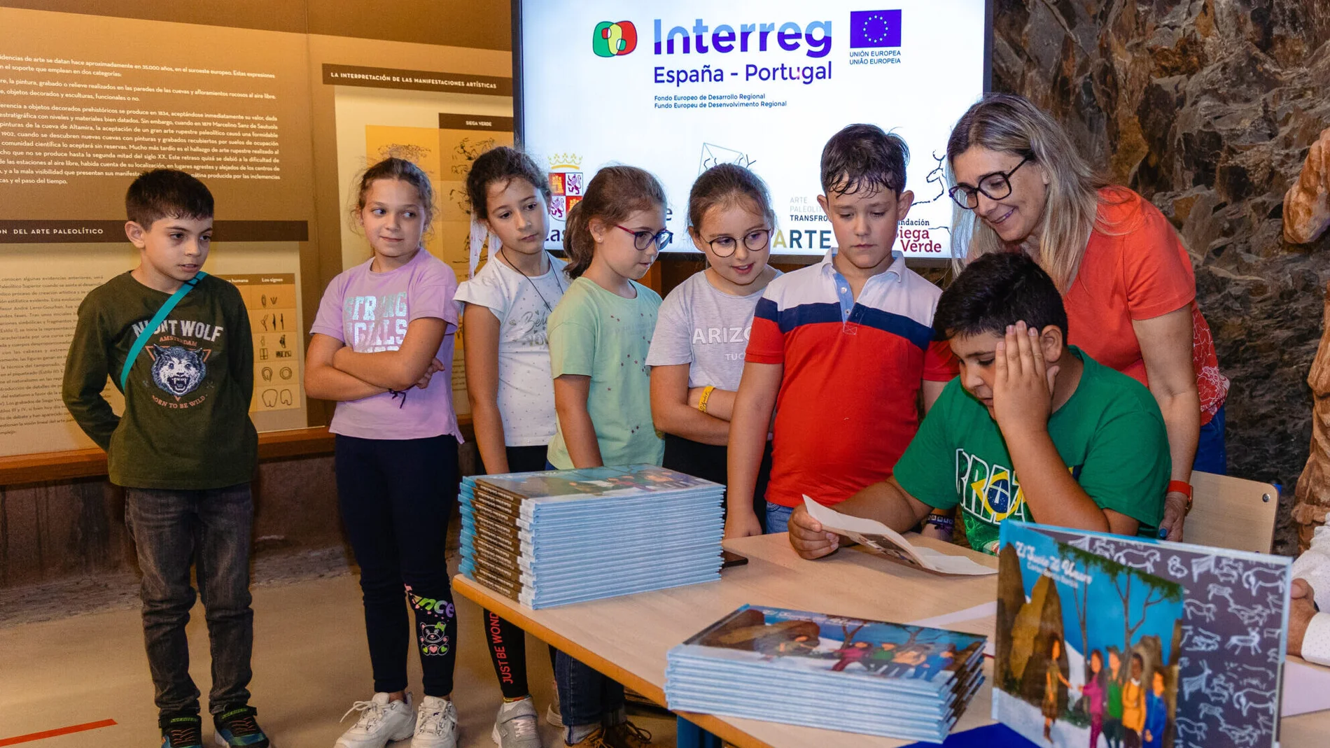 Presentación a escolares de España y Portugal del cuento sobre el Valle Paleolítico de Siega Verde y el Côa