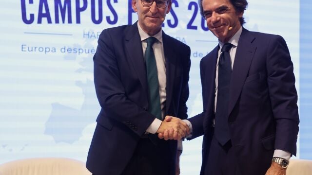 El presidente del Partido Popular, Alberto Núñez Feijóo y el expresidente del Gobierno y presidente de la Fundación FAES, José María Aznar.
