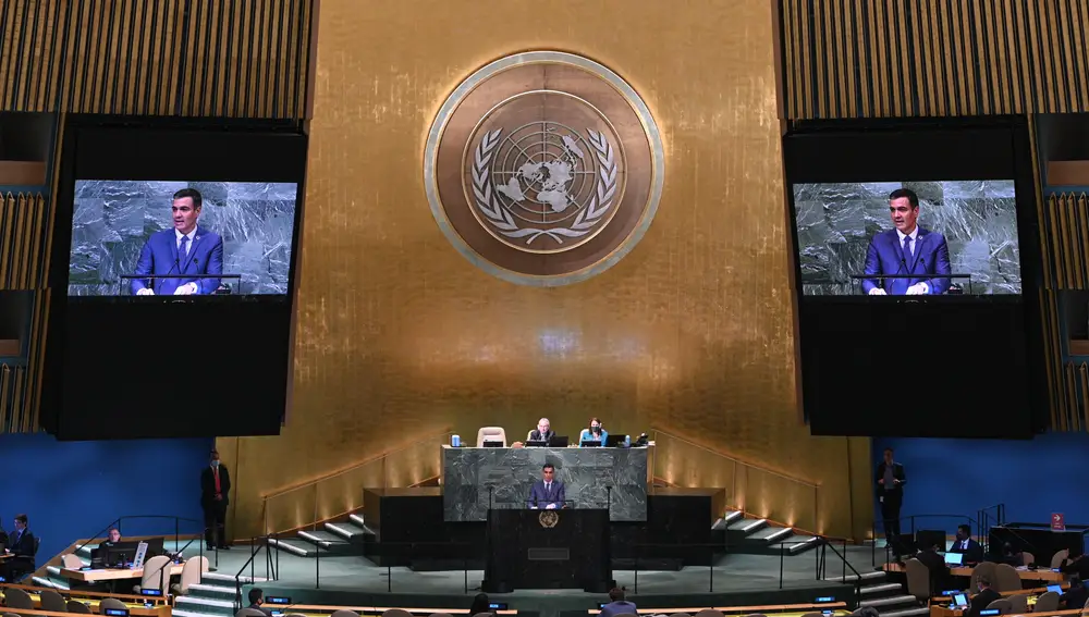 NUEVA YORK (ESTADOS UNIDOS), 22/09/2022.- El presidente del gobierno español, Pedro Sánchez, ha utilizado este jueves su discurso ante la Asamblea General de la ONU, en Nueva York, para referirse en primer lugar, como han hecho otros mandatarios, a la guerra de Ucrania, con el mensaje de que pese a los peligros que trae no debe hacer perder la esperanza. EFE/Pool Moncloa/Borja Puig de la Bellacasa ***SOLO USO EDITORIAL/SOLO DISPONIBLE PARA ILUSTRAR LA NOTICIA QUE ACOMPAÑA (CRÉDITO OBLIGATORIO)***