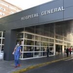 Imagen de una de las entradas de un hospital de Sevilla