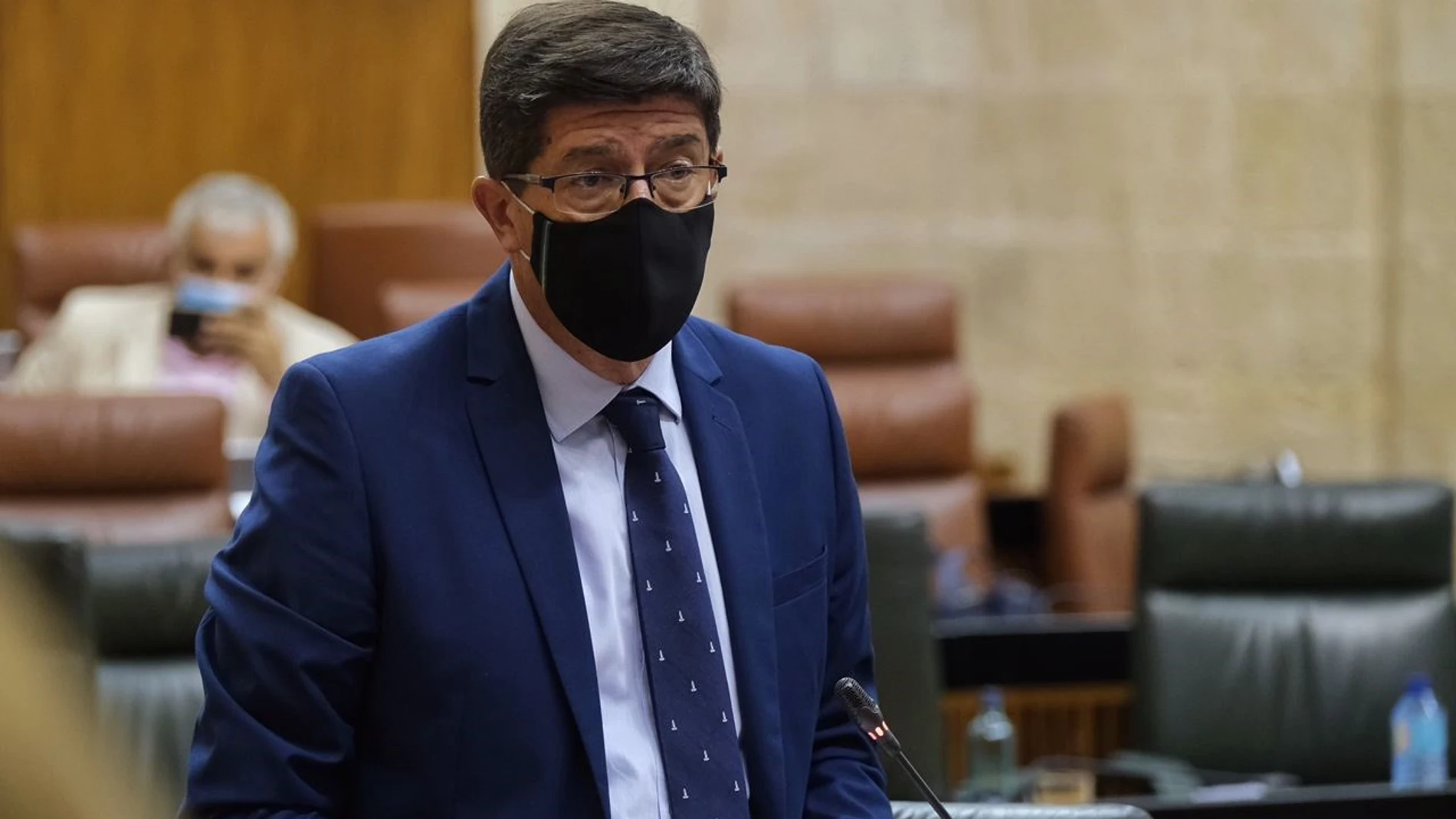 El vicepresidente de la Junta y consejero de Turismo, Regeneración, Justicia y Administración Local, Juan Marín, en el Parlamento regional