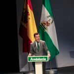 El presidente del Gobierno andaluz, Juanma Moreno, durante su intervención en el acto de ayer en Sevilla
