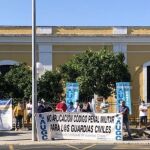 Concentración de miembros de la AUGC, ayer en Sevilla
