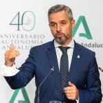 El consejero de Hacienda y Financiación Europea, Juan Bravo, durante su comparecencia ante los medios tras la reunión del Consejo de Gobierno de la Junta de hoy