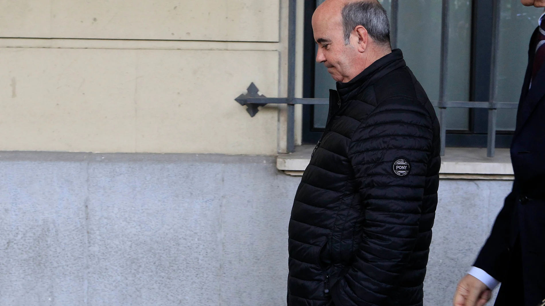 El ex consejero de Presidencia de la Junta de Andalucía Gaspar Zarrías, a las afuera de los juzgados sevillanos