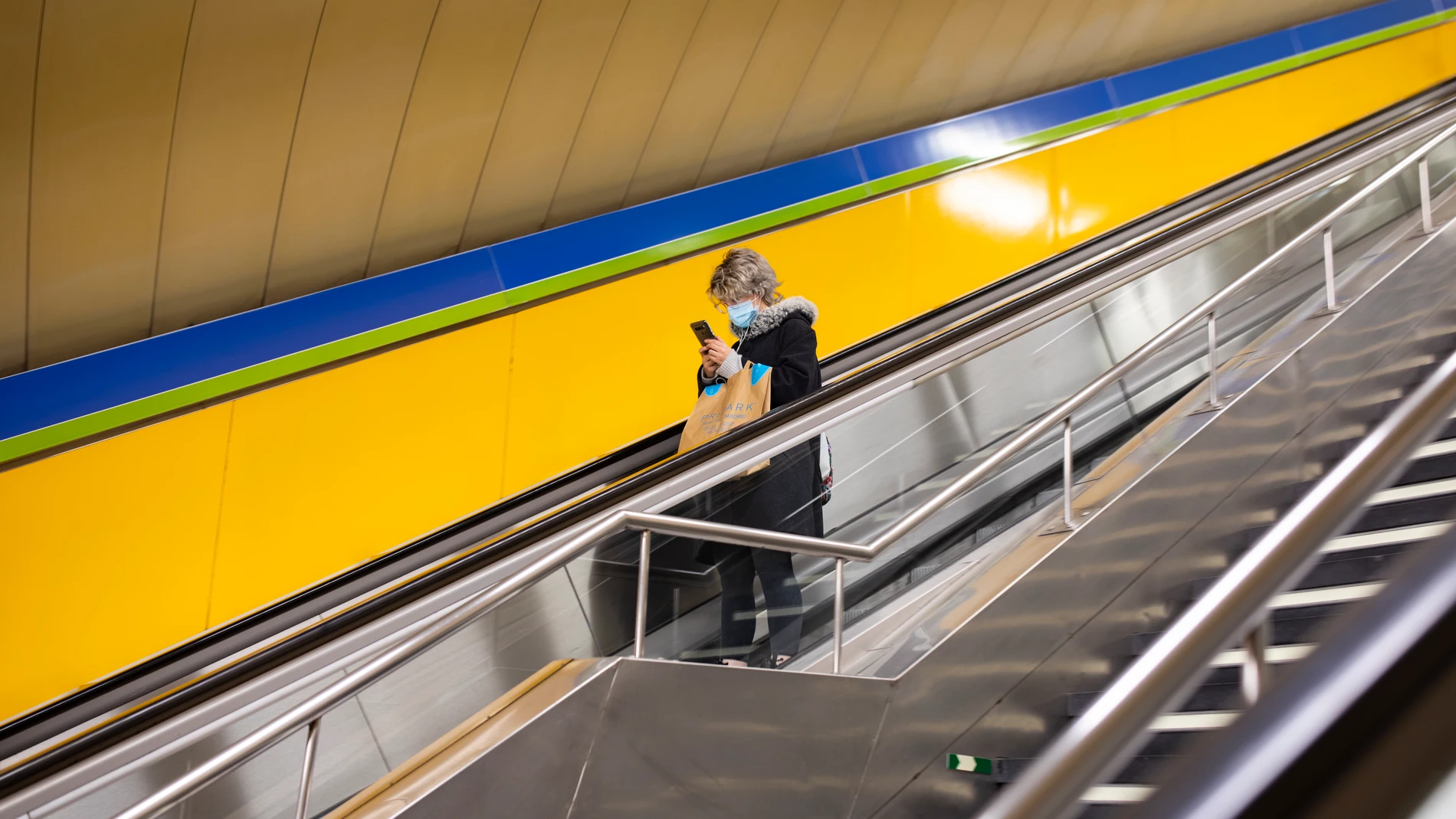 Una usuaria del Metro de Madrid