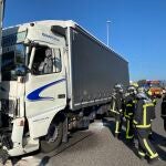 Importantes atascos en la entrada a Madrid por la A-6 por la colisión sin heridos de dos camiones