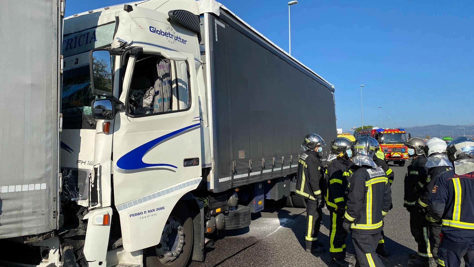 Importantes atascos en la entrada a Madrid por la A-6 por la colisión sin heridos de dos camiones