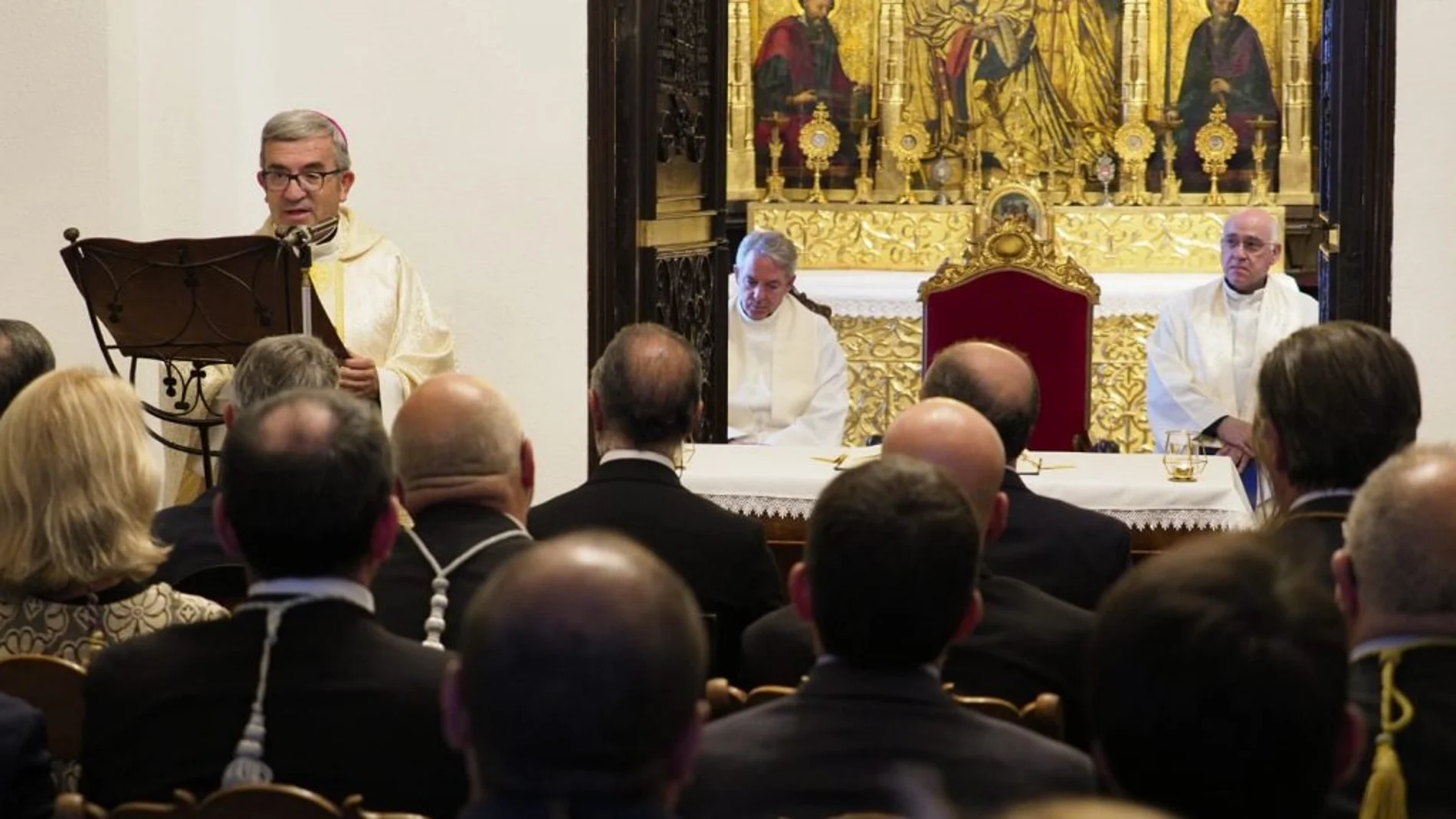 Luis Argüello preside la toma de posesión de la nueva directiva de la Junta de Cofradías de Semana Santa de Valladolid