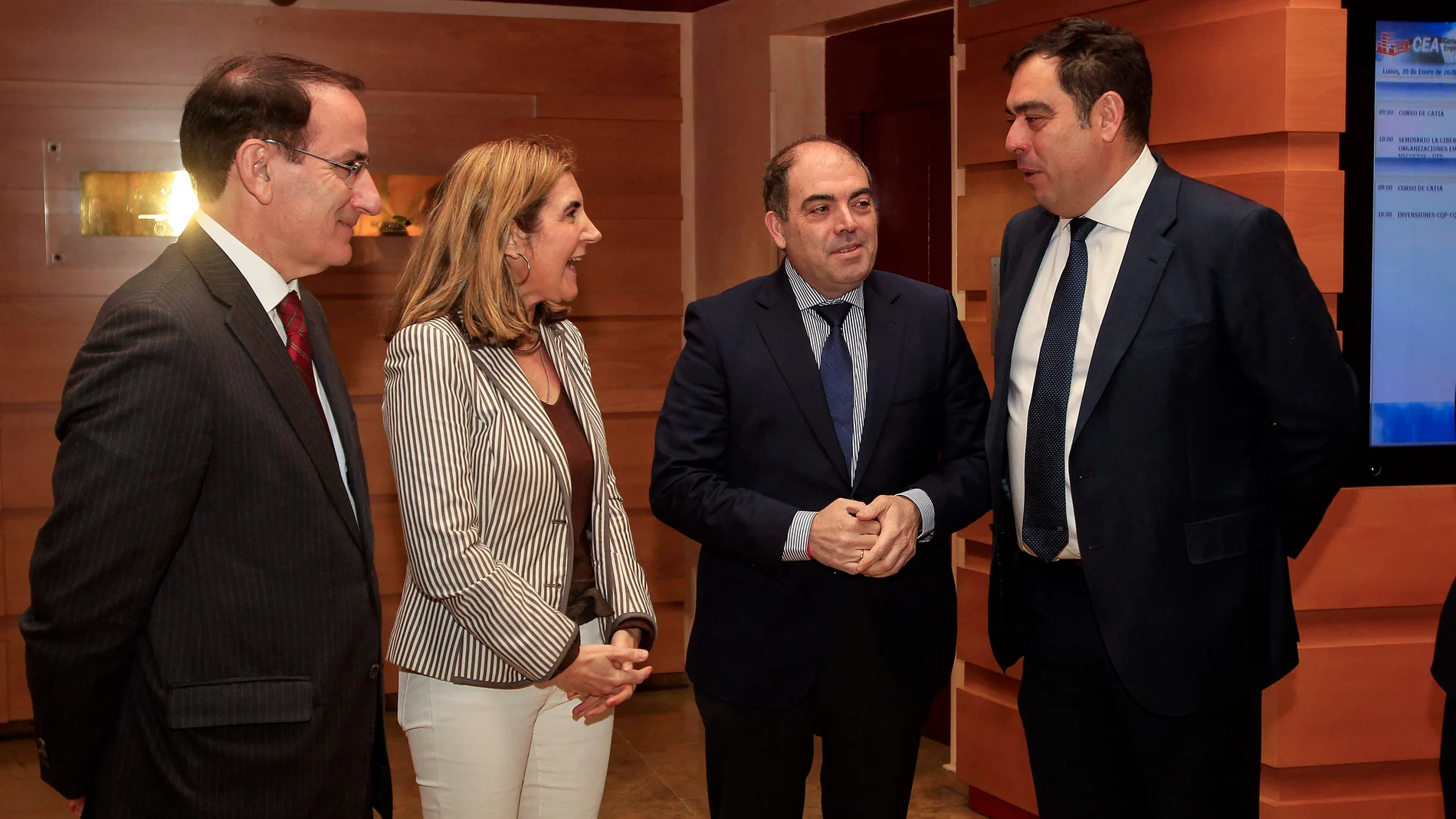 Un momento de la reunión celebrada ayer entre la consejera Rocío Blanco y representantes de los autónomos y empresarios