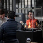 Los bares podrán poner estufas en sus terrazas con una simple comunicación a la Junta de Distrito
