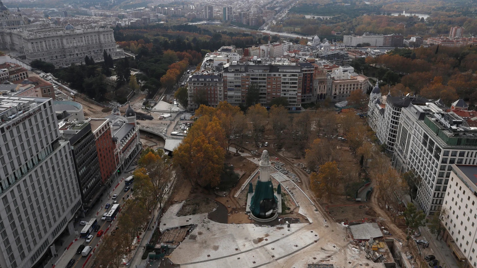 Vista aérea de las obras de remodelación de la madrileña Plaza de España