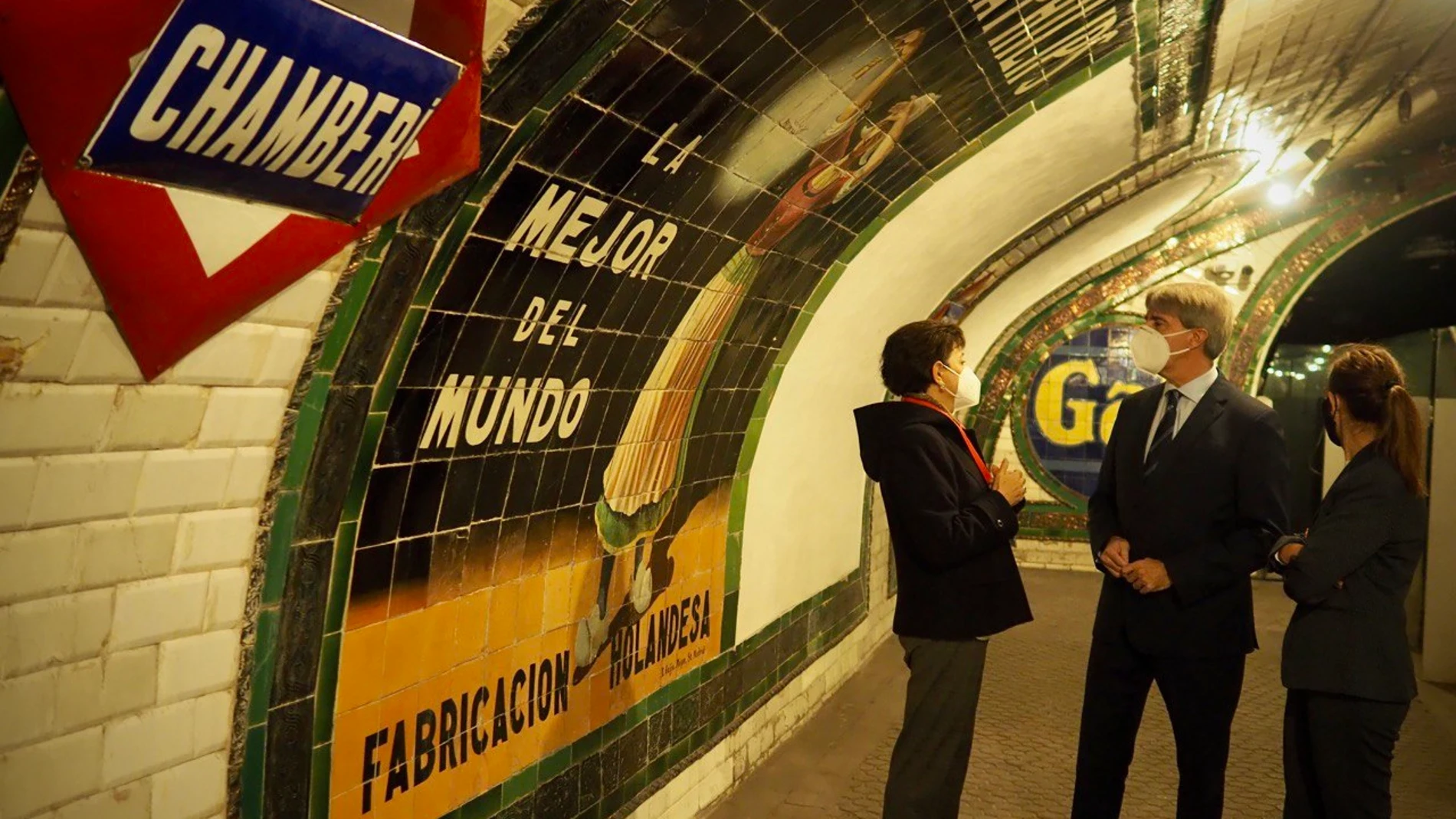 El consejero de Transportes, Movilidad e Infraestructuras, Ángel Garrido, presenta la reapertura de los museos de Metro en la estación histórica de Chamberí
