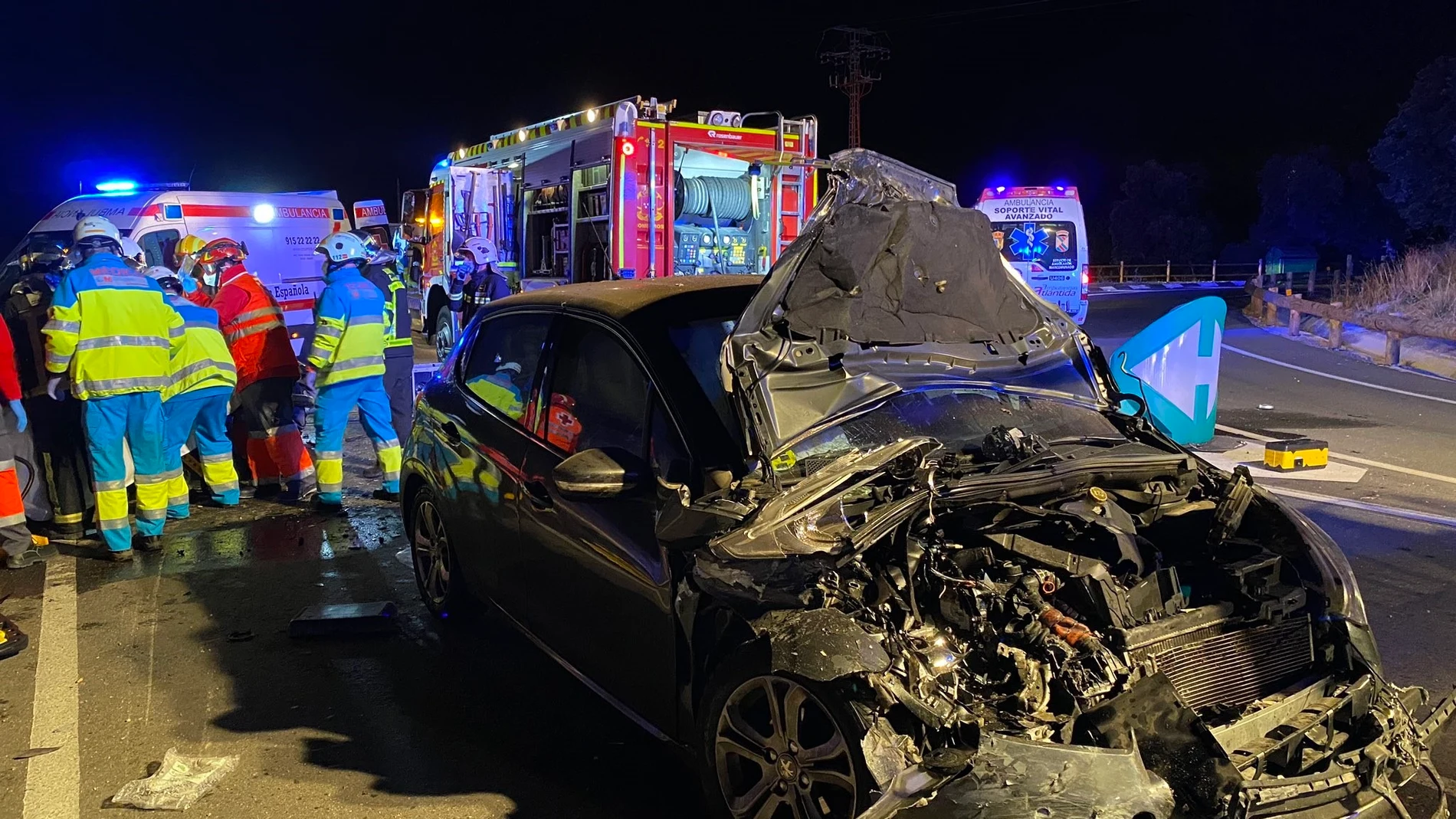 Un choque frontal entre dos vehículos en Manzanares el Real provoca 3 heridos