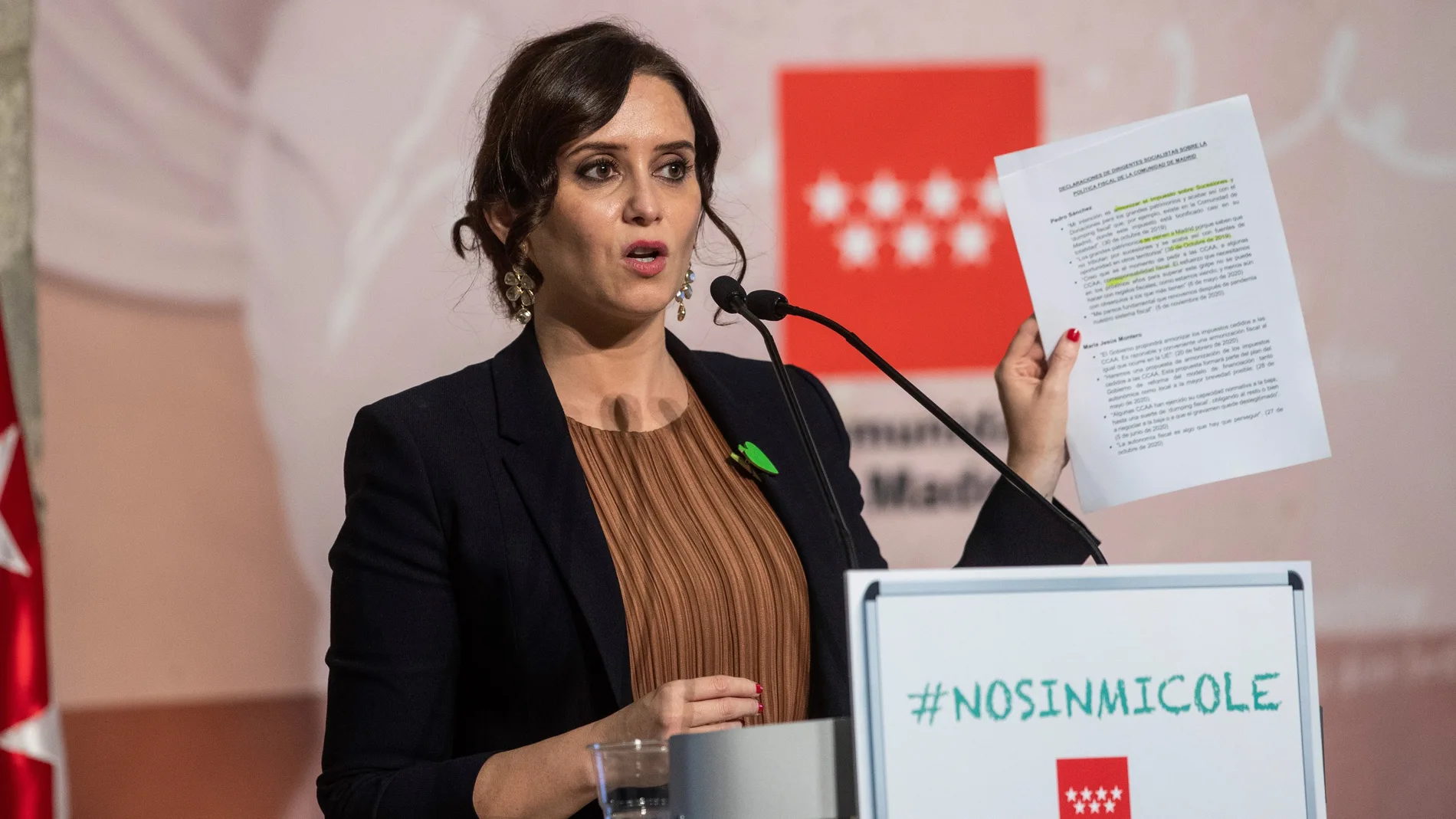 La presidenta madrileña, Isabel Díaz Ayuso, ofrece una rueda de prensa tras su reunión con representantes de fundaciones y familias con niños con necesidades educativas especiales