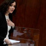 La presidenta de la Comunidad de Madrid, Isabel Díaz Ayuso, interviene durante una sesión plenaria en la Asamblea de Madrid (España)