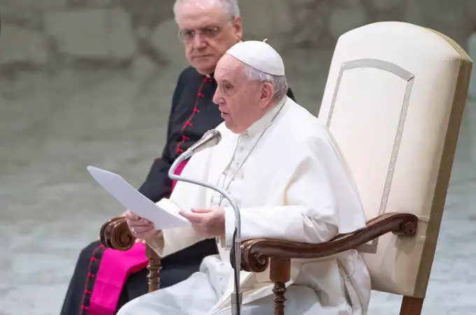 El Papa evita abrir la puerta a que hombres casados ejerzan como sacerdotes
