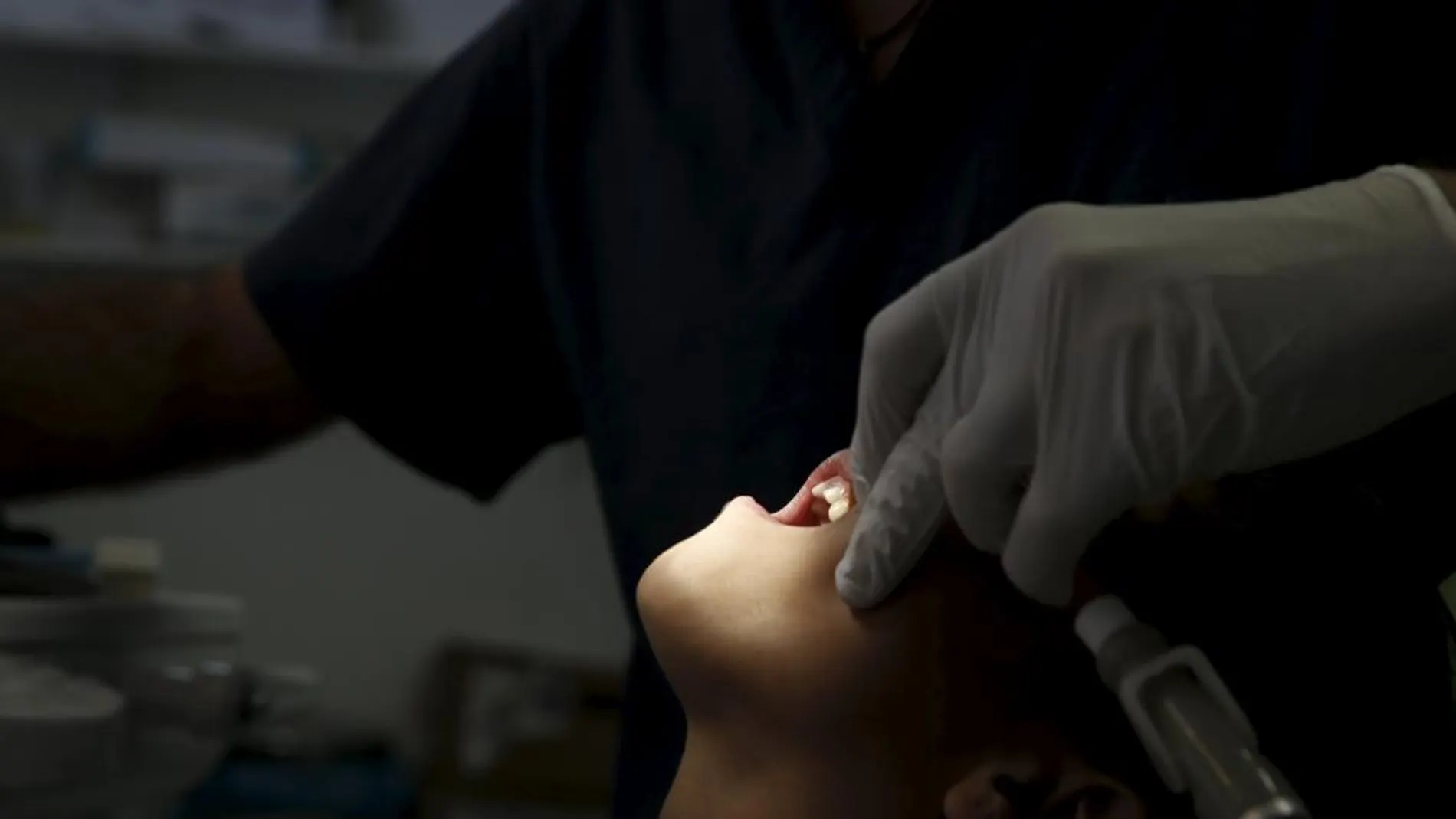 El Consejo General de Dentistas quiere regular la publicidad sanitaria para evitar anuncios engañosos