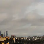 Vista del icónico Pirulí y las Cuatro Torres en Madrid