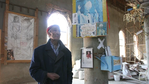 Justo Gallego en su "catedral" de Mejorada del Campo