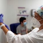 Vacunación de un estudiante en Madrid
