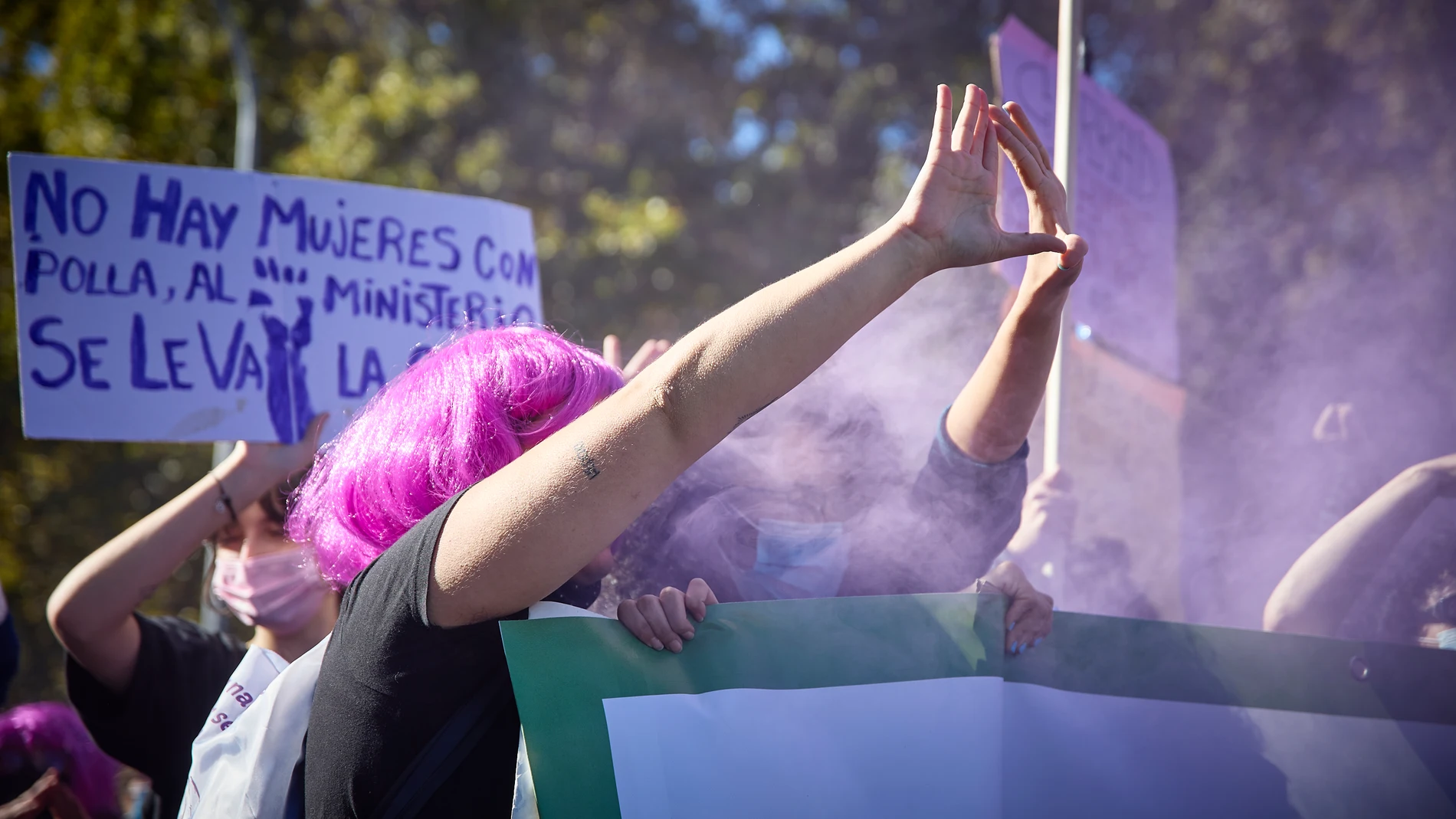 Una participante en una manifestación a favor de los derechos de la mujer