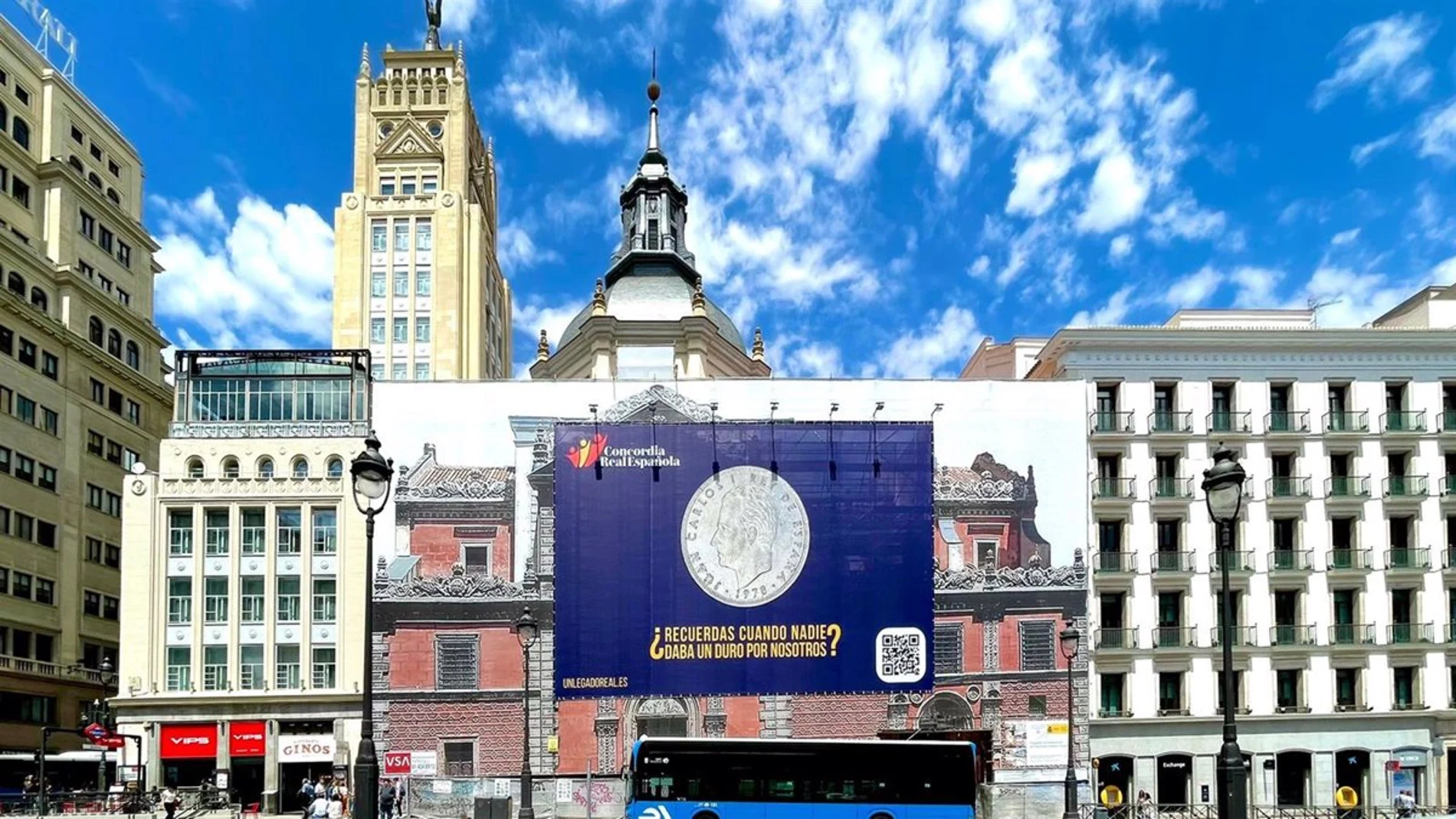 Pancarta de Concordia Real Española en la calle de Alcalá