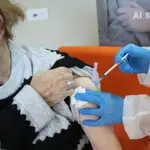 Vacunación en una residencia de ancianos de Alcalá de Henares
