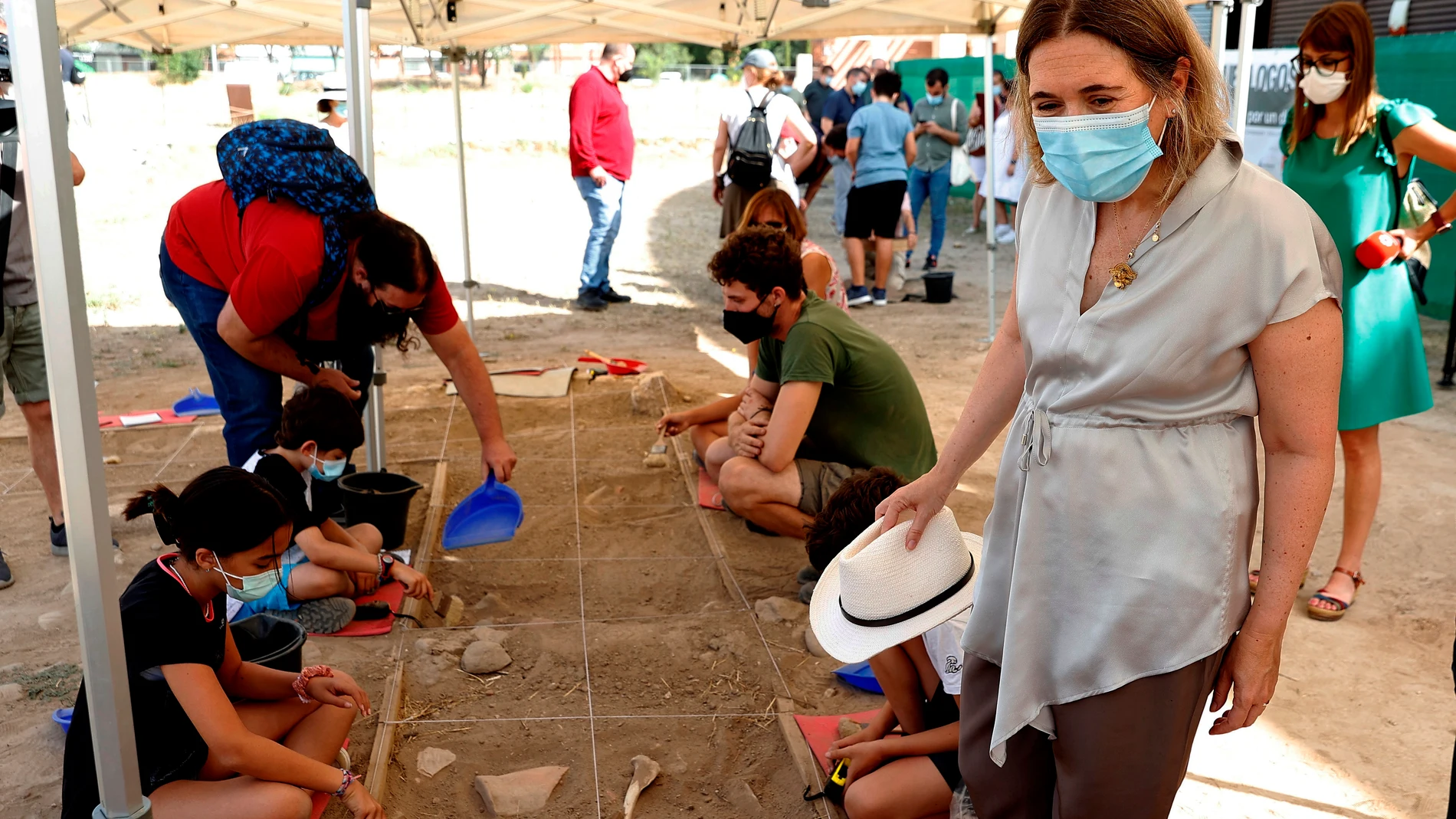 La consejera de Cultura, Turismo y Deporte, Marta Rivera de la Cruz, visita este viernes el yacimiento arqueológico de Complutum, en Alcalá de Henares, donde se desarrolla el programa educativo Arqueólogos por un día