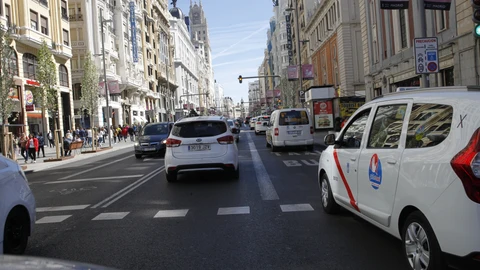 Taxis en la Gran Vía