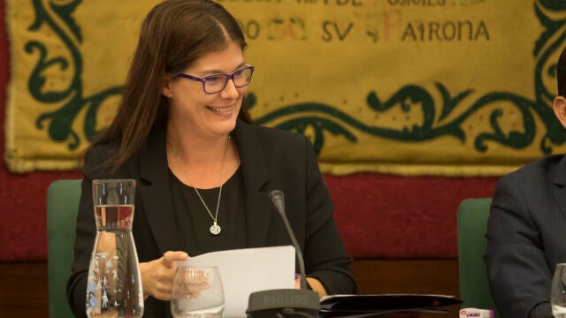 La alcaldesa de Móstoles, Noelia Posse, en el pleno de su reprobación.