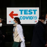 Cartel que indica la zona en la que se realizan los Test de Covid en el Hospital Clínico San Carlos