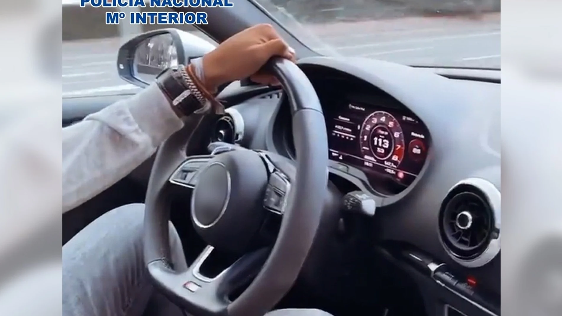 Detienen a un joven que publicó un vídeo en redes sociales conduciendo por encima del límite de velocidad en Madrid