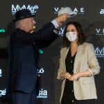 Entrega de los bombines de San Isidro. En la imagen, Isabel Díaz Ayuso