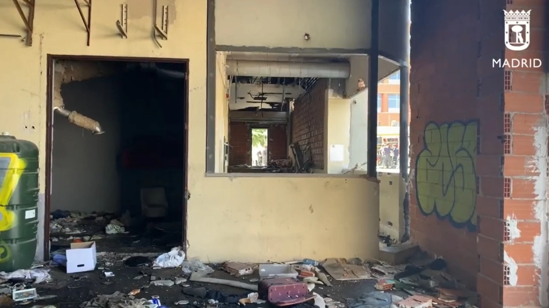 Cinco okupas heridos leves en el incendio de un edificio abandonado en San Blas