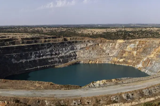 Emerita busca sentar en el banquillo a 16 investigados por el “plan” para adjudicar la mina de Aznalcóllar