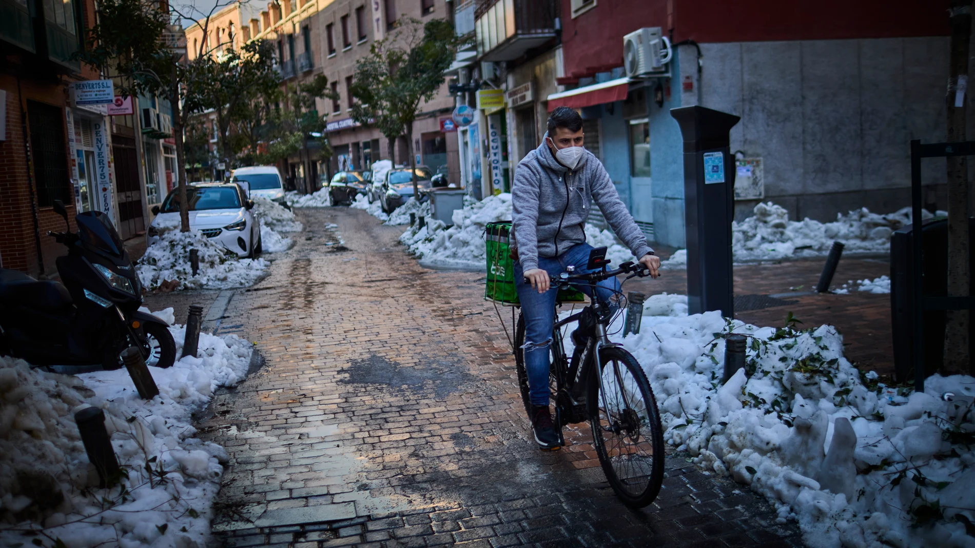 La lluvia que caiga en Madrid ayudará a que la nieve y el hielo se derritan