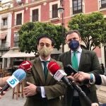 Antonio Luque, presidente de los hosteleros sevillanos, junto a Miguel Ángel Jurado, vicepresidente segundo de la asociación